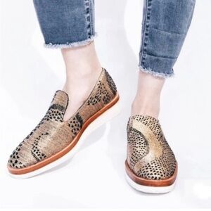 Free People‎ Snake Eye Gold/Blue Brocade Loafers SZ 38